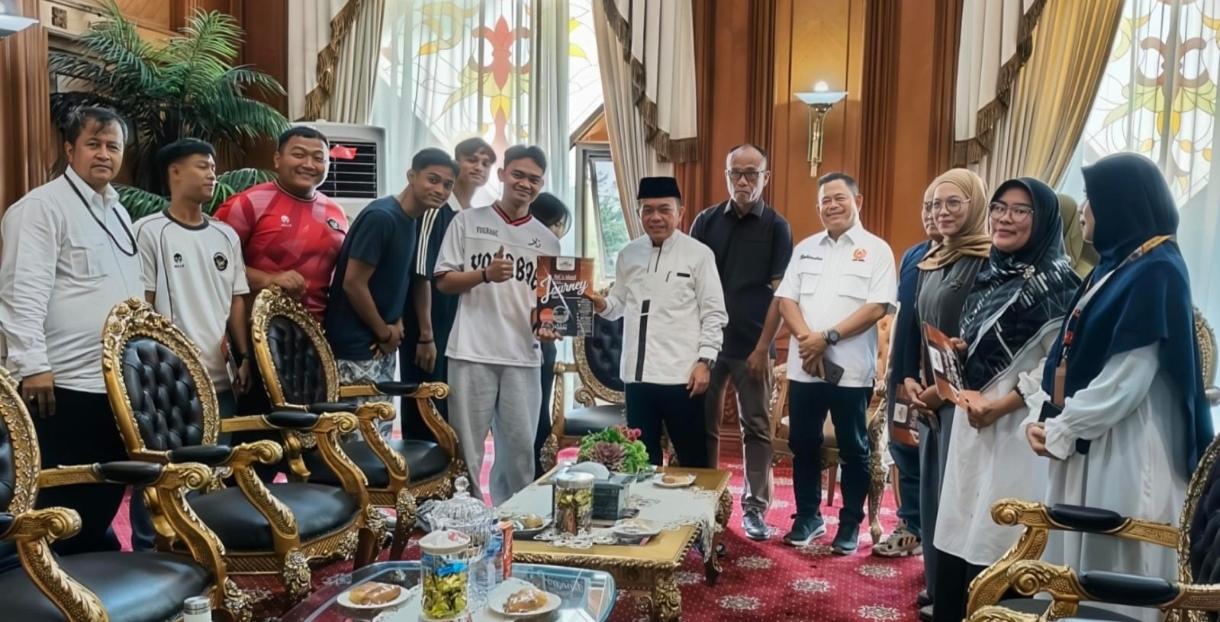 Tunaikan Janji, Gubernur Al Haris Umrohkan Orang Tua Peraih Emas PON Aceh–Sumut