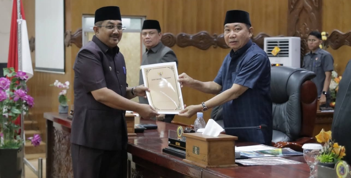 Bupati Anwar Sadat Sampaikan Nota Pengantar Dua Ranperda pada Rapat Paripurna DPRD