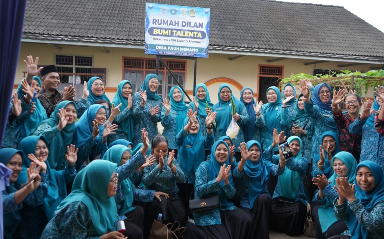 Hesti Haris Kunjungi Rumah Dilan Bumi Talenta di Desa Pauh Pamenang
