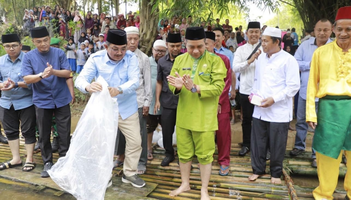Resmikan Lubuk Larangan di Desa Lubuk Bernai, Bupati Anwar Sadat Ajak Masyarakat Jaga Sungai dan Kelestarian Ekosistem