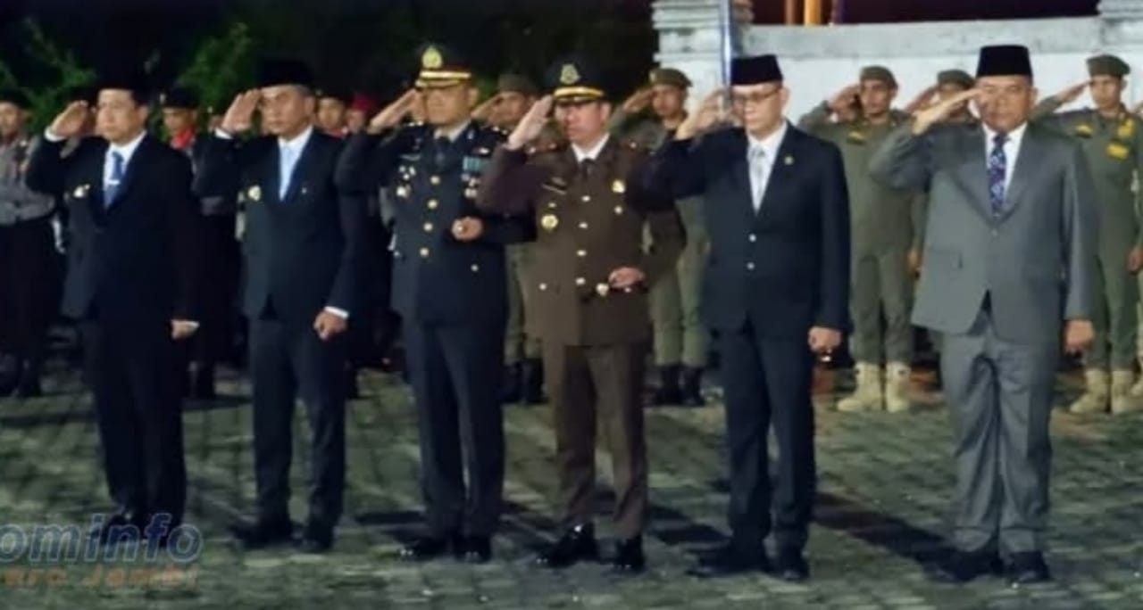 Bupati Bambang Bayu Suseno, Hadiri Renungan Suci di Makam Pahlawan Kusuma Bhakti