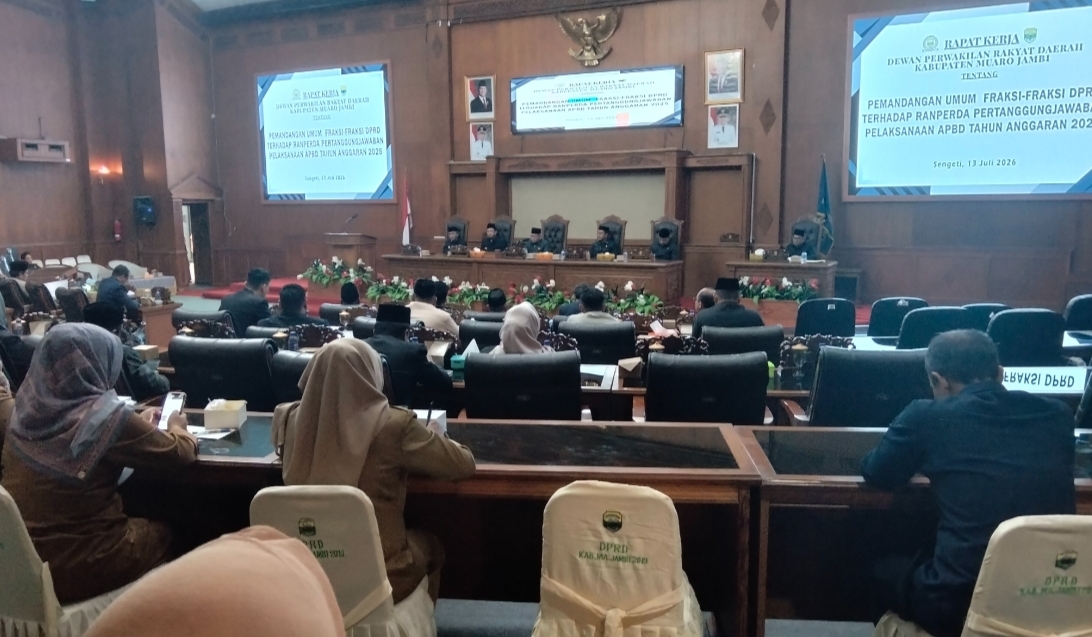DPRD Muaro Jambi Gelar Paripurna Pandangan Fraksi Terhadap Ranperda Pertanggungjawaban APBD 2025