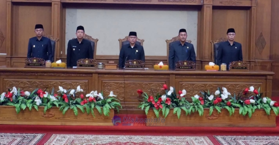 DPRD Muaro Jambi Serahkan Rekomendasi LKPJ 2025
