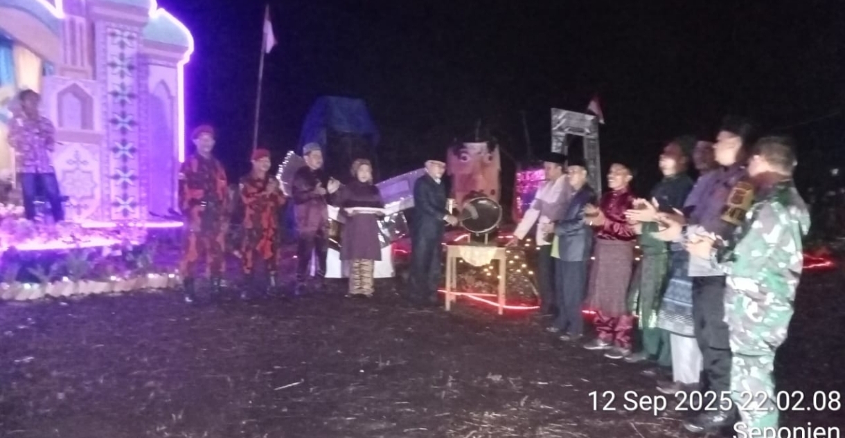 KetuaDPRD Kabupaten Muaro Jambi Aidi Hatta  Buka Secara Resmi MTQ Tahun 2025 Tingkat Desa Seponjen