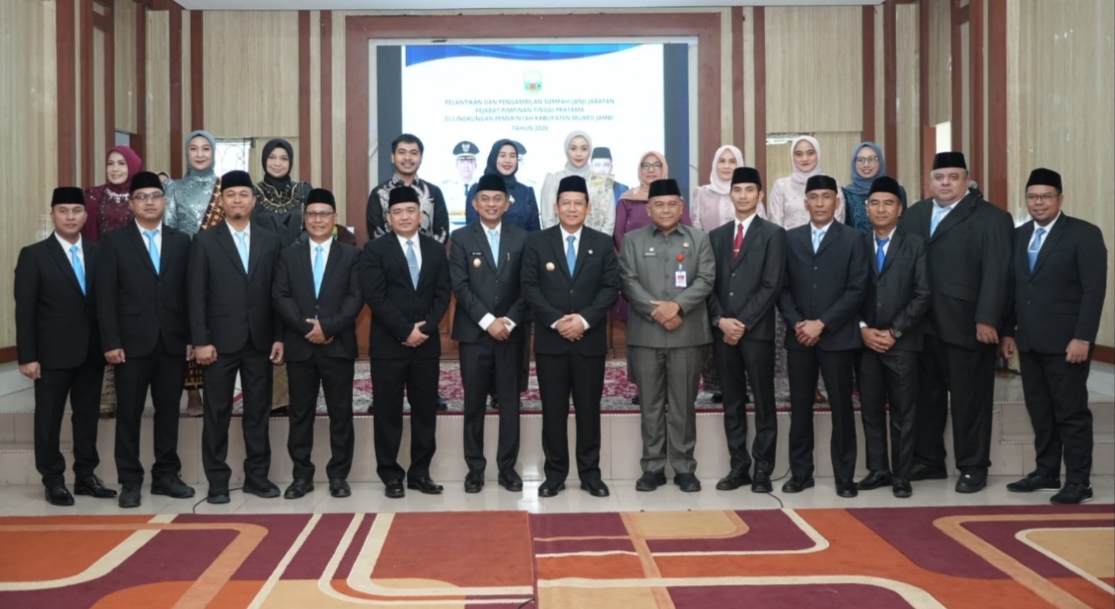 Lantik 10 Pejabat Pimpinan Tinggi Pratama, Bupati Bambang Bayu Suseno Tekankan Inovasi dan Jemput Bola ke Pusat