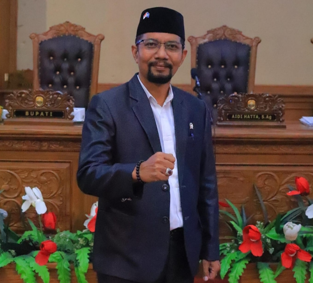 Robinson Sirait Ketua Fraksi PAN Ucapkan Selamat kepada 10 Pejabat MuaroJambi yang Dilantik