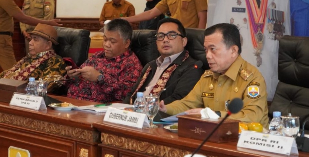 Gubernur Al Haris Bahas Pengawasan PNPB Sektor Pertanahan Bersama Komisi II DPR RI