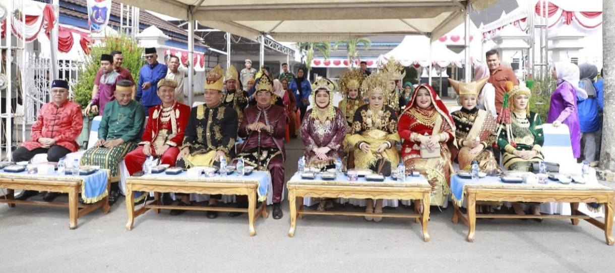 Meriah dan Penuh Warna, Pawai Budaya Semarakkan HUT ke-81 RI dan Hari Jadi ke-61 Tanjab Barat