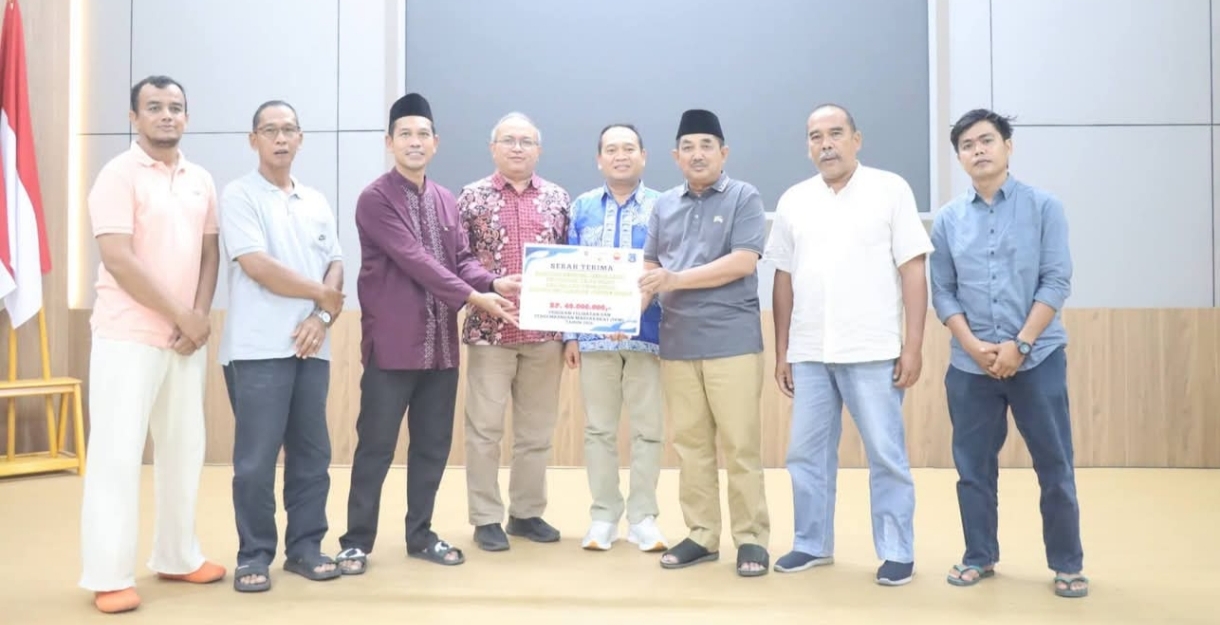 Bupati Anwar Sadat Serahkan Bantuan PetroChina untuk Korban Kebakaran Teluk Nilau