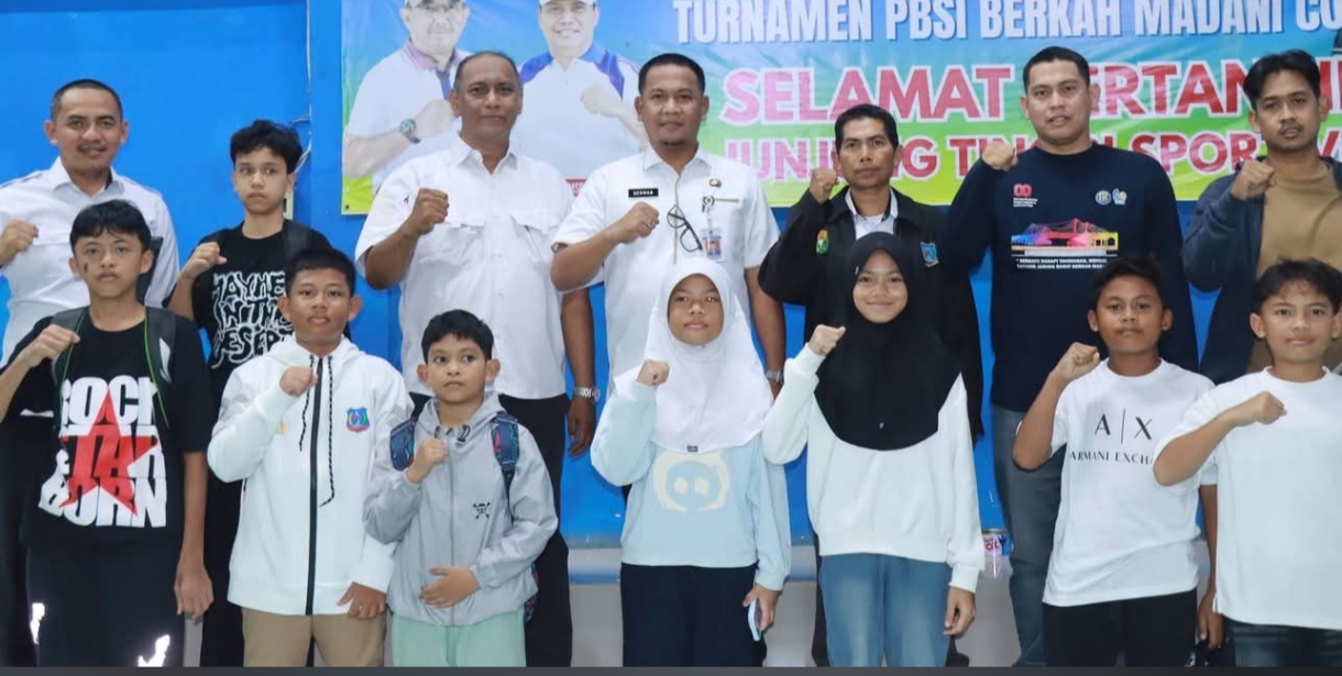 Targetkan Prestasi, Sekda Hermansyah Lepas Kontingen PBSI Tanjab Barat
