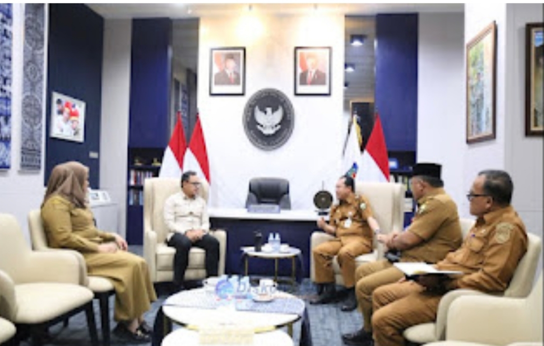 Audiensi Dengan Wamendagri, Bupati Bambang Bayu Suseno Kantongi Dukungan Untuk Pemekaran Desa dan Inovasi Daerah